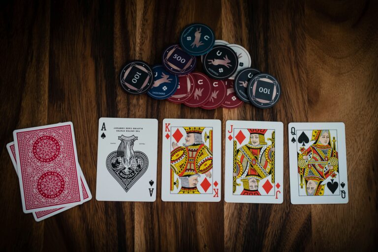 3 Cards Judgement rules game table setup India