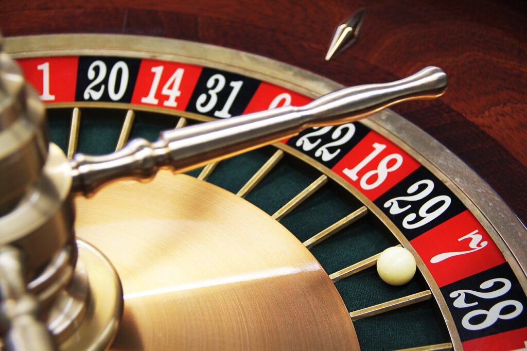Live roulette casino wheel spinning