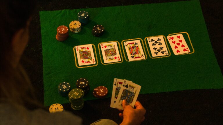 Live gameplay to win money in Two Card Teenpatti