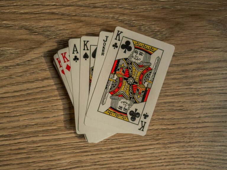 Hilo card game online India play board